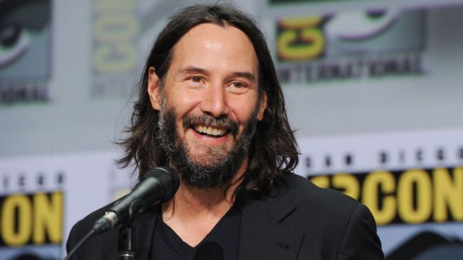 keanu reeves smiling at comic con