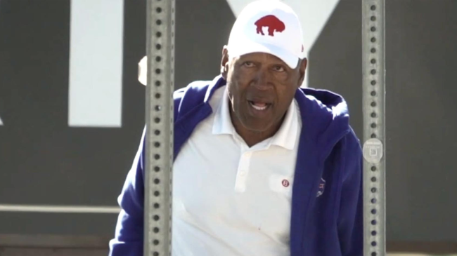 oj simpson wearing a buffalo bills cap