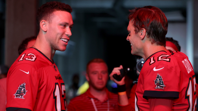 tom brady meets aaron judge in buccaneers tunnel