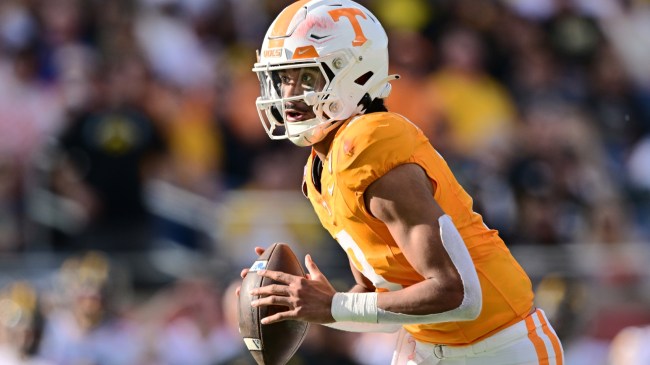 Tennessee QB Nico Iamaleava looks to throw in the Volunteers' bowl game.