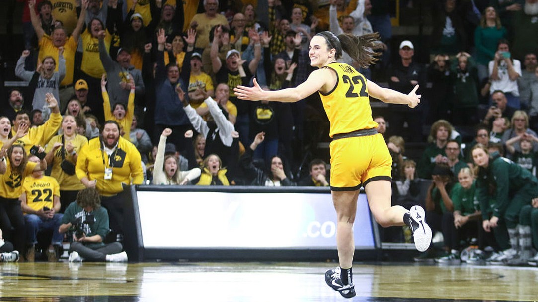 Caitlin Clark Michigan State Block