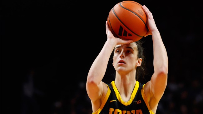 caitlin clark shoots free throw