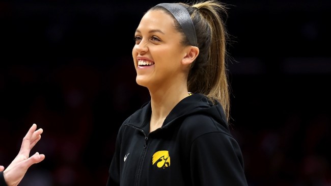 Gabbie Marshall warms up for the Iowa Hawkeyes.