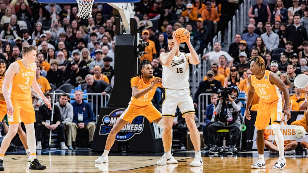 Zach Edey Three Second Violation