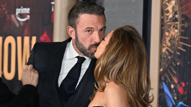 ben affleck looking away while kissing jennifer lopez