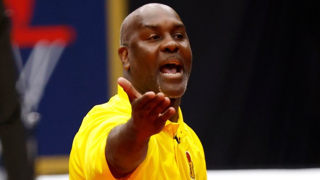 Gary Payton coaching Big3 game