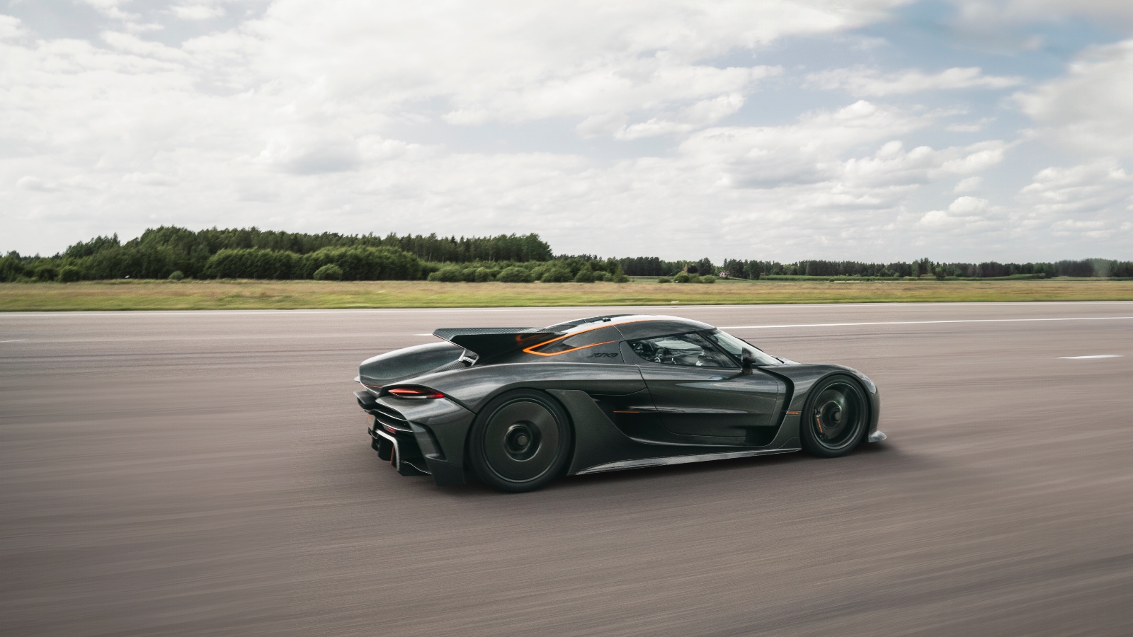 Koenigsegg Jesko Absolut breaks 4 world records