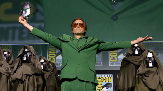 robert downey jr at comic con