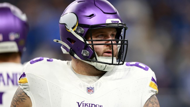 Minnesota Vikings OL Dalton Risner on the field during a game vs. the Lions.