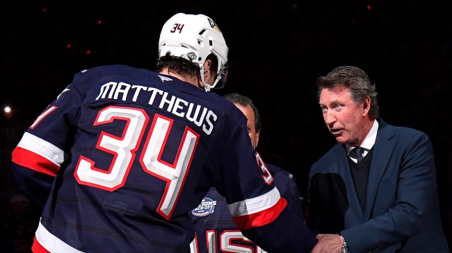 Auston Matthews shakes hands with Wayne Gretzky before 4 Nations championship