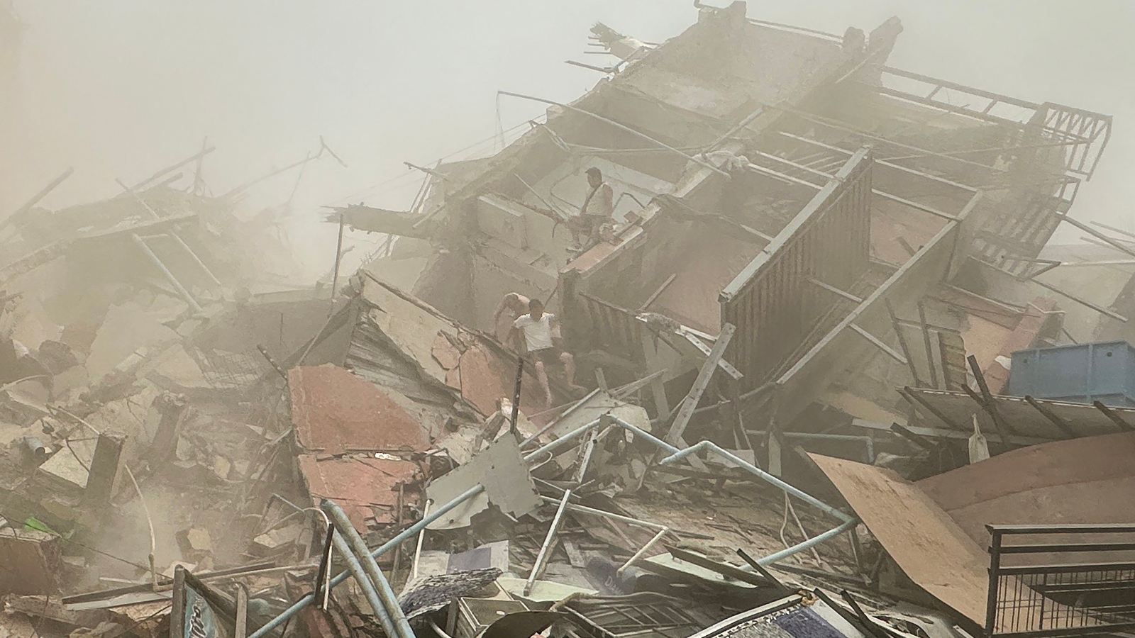 7.7 magnitude Myanmar earthquake causes buildings to collapse in Bangkok 