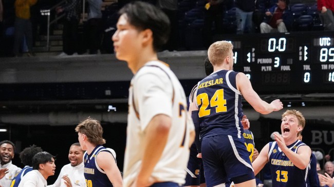 Chattanooga players celebrate after beating UC-Irvine in NIT championship
