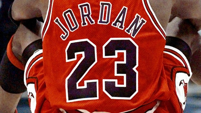 Michael-Jordan-Chicago-Bulls-jersey