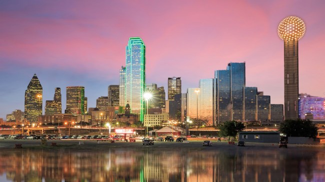 Dallas-skyline-reflected-in-Trinity-river