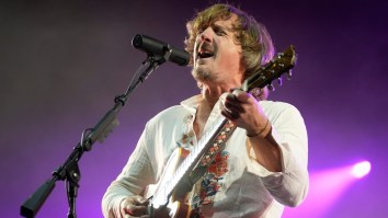 Sturgill Simpson Covers ‘Purple Rain’ In Sold-Out Show That Offered Stark Contrast To 1st Gig In Charlotte