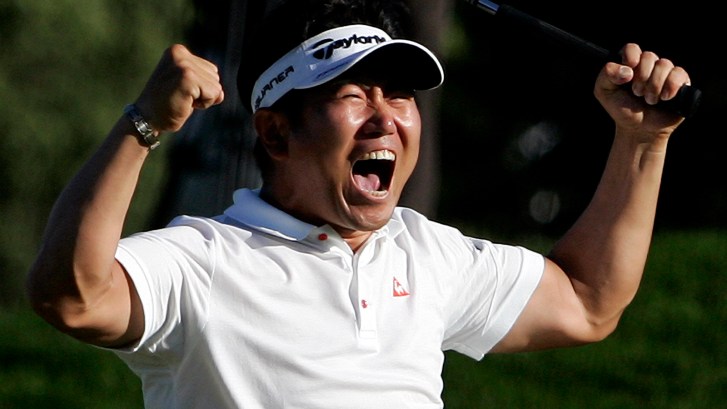 Y.E. Yang celebrates after winning 2009 PGA Championship