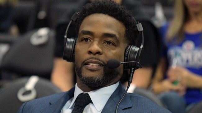 Chris Webber calls a game for TNT