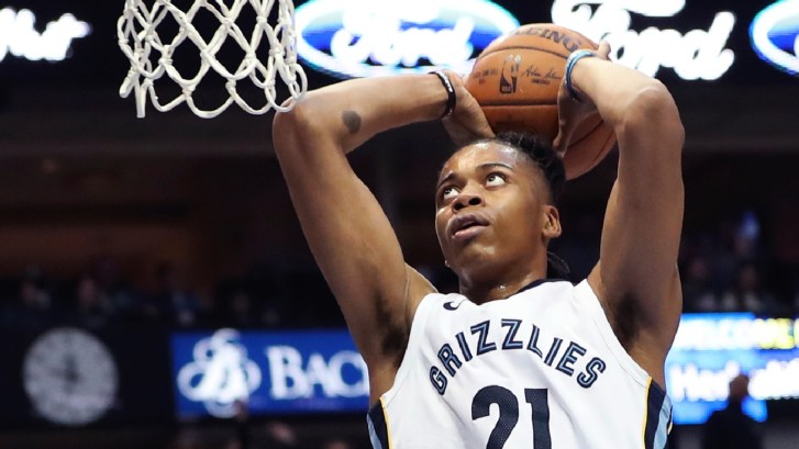 Deyonta Davis dunks the basketball