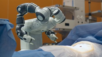 An AI-Powered Robot Performed Surgery All By Itself For The First Time Ever