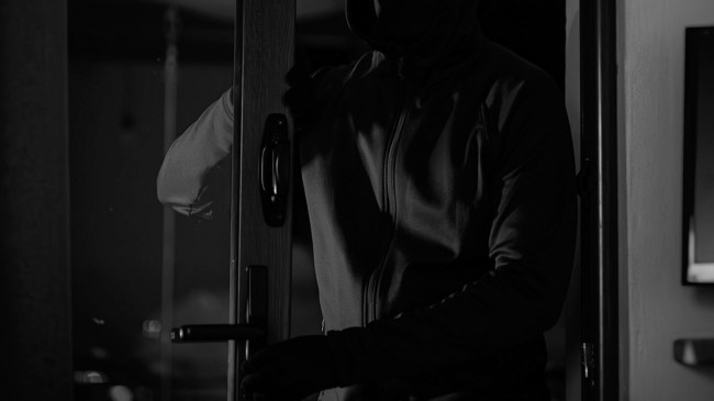 thief-breaks-into-the-house