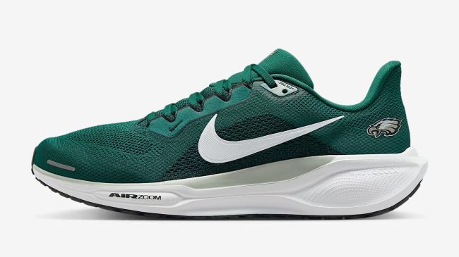 Nike Pegasus 41 shoes for Eagles in NFL Week 6