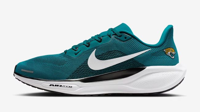 Nike Pegasus 41 shoes for Jaguars in NFL Week 6